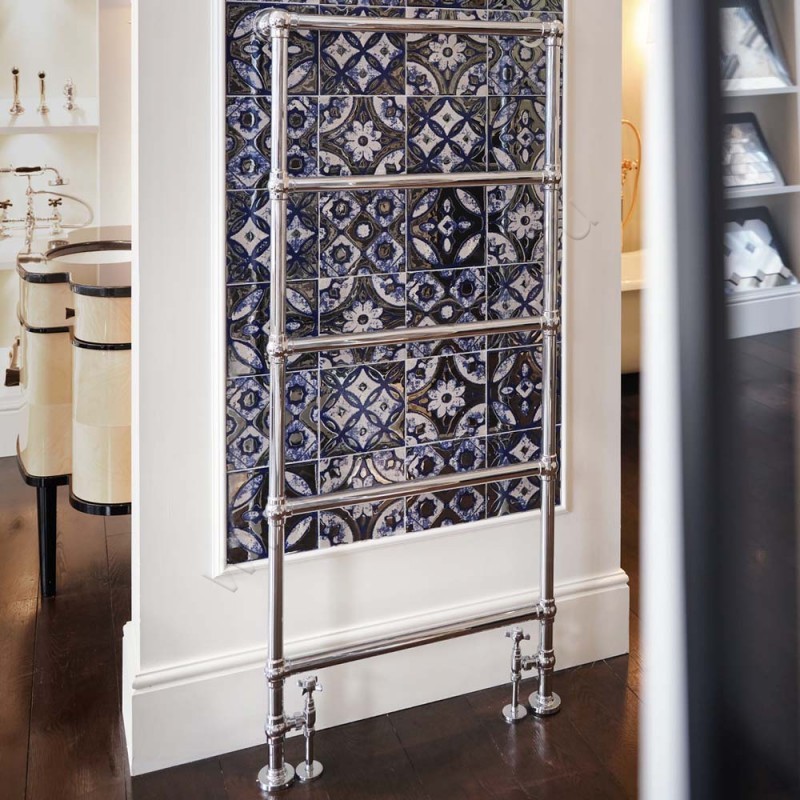 Полотенцесушитель водяной Devon & Devon Baccus 7 никель 2PRB7NK в интерьере