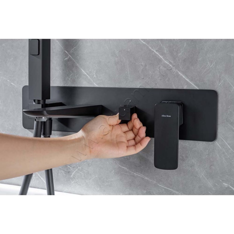 Смеситель для ванны Allen Brau Infinity с душем, черный матовый 52100731 в интерьере