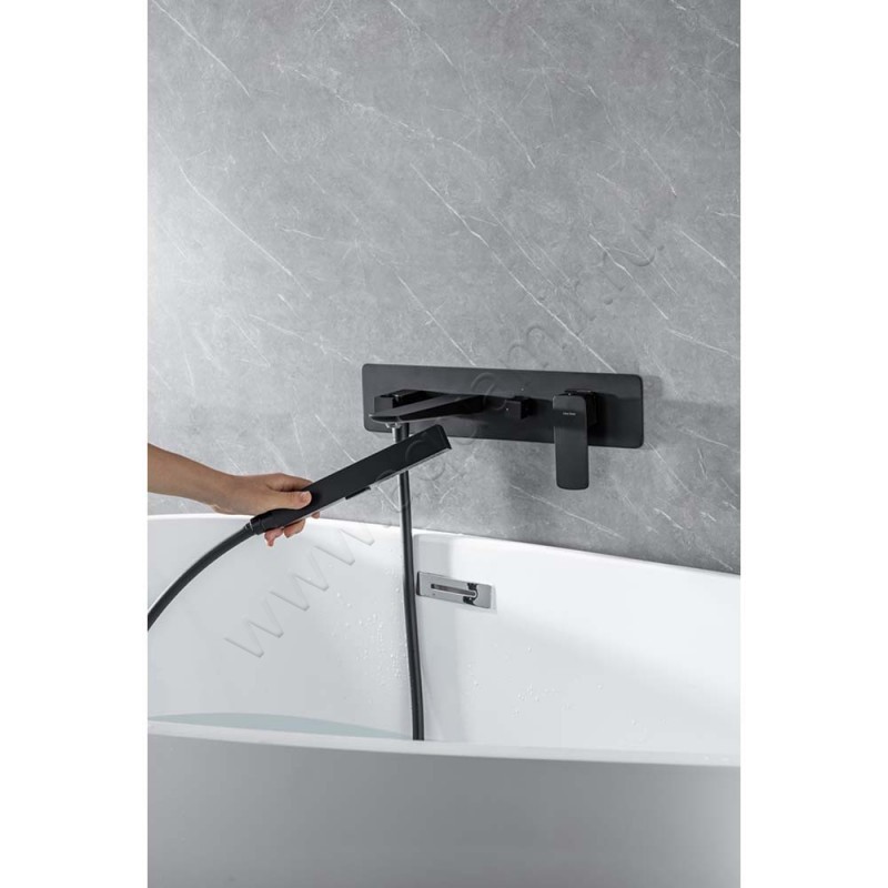 Смеситель для ванны Allen Brau Infinity с душем, черный матовый 52100731 в интерьере