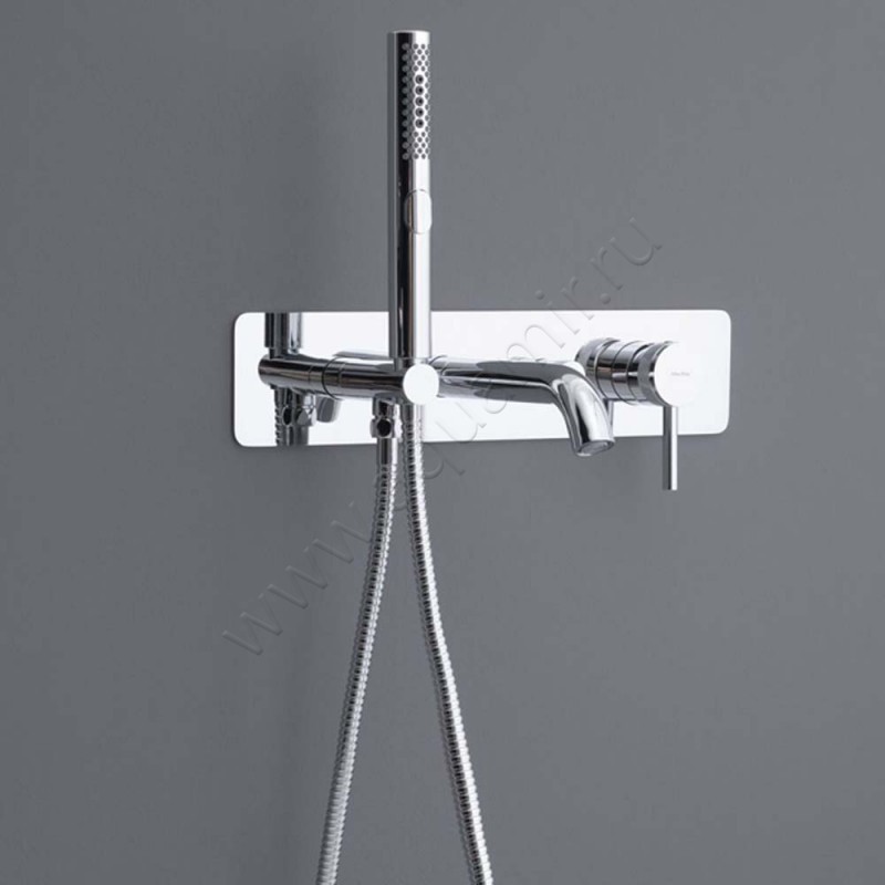 Смеситель для ванны Allen Brau Priority с душем, хром 53100600 в интерьере