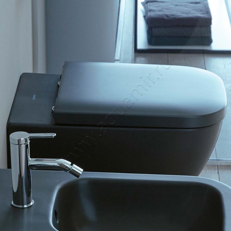 Унитаз подвесной Duravit HAPPY D.2 с крышкой микролифт, 54 см, безободковый, антрацит матовый 22220989000064511300 в интерьере