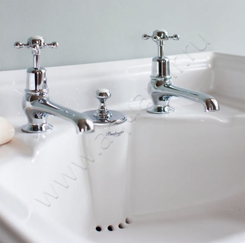 Раковина с консолью Burlington Classic 65 см B14T38ALU в интерьере