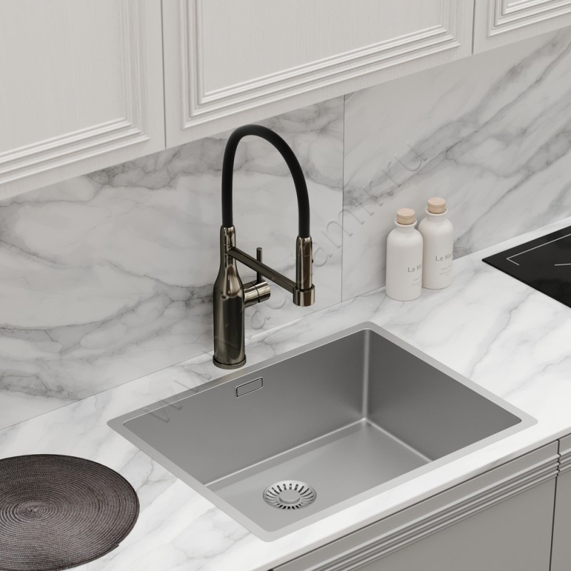 Смеситель для кухни с гибким изливом Sancos Pride с гибким изливом, сталь матовый SC4011GG в интерьере