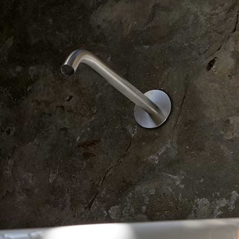 Настенный излив для раковины Antonio Lupi AYATI в цвете матовая сталь AY921SA в интерьере