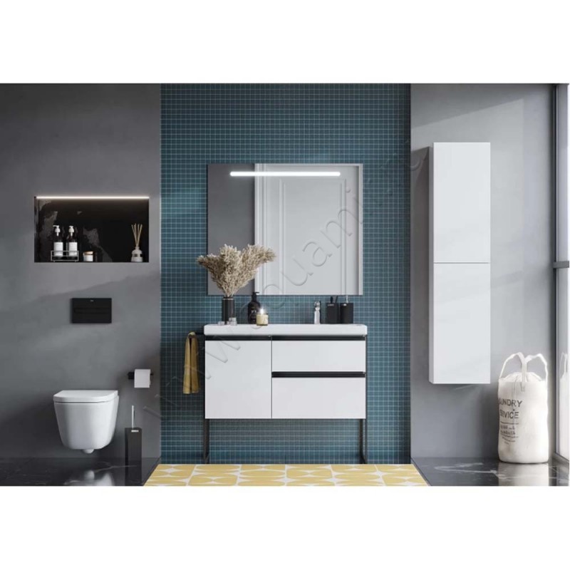 Зеркало с подсветкой Roca Laks ZRU9302809 в интерьере