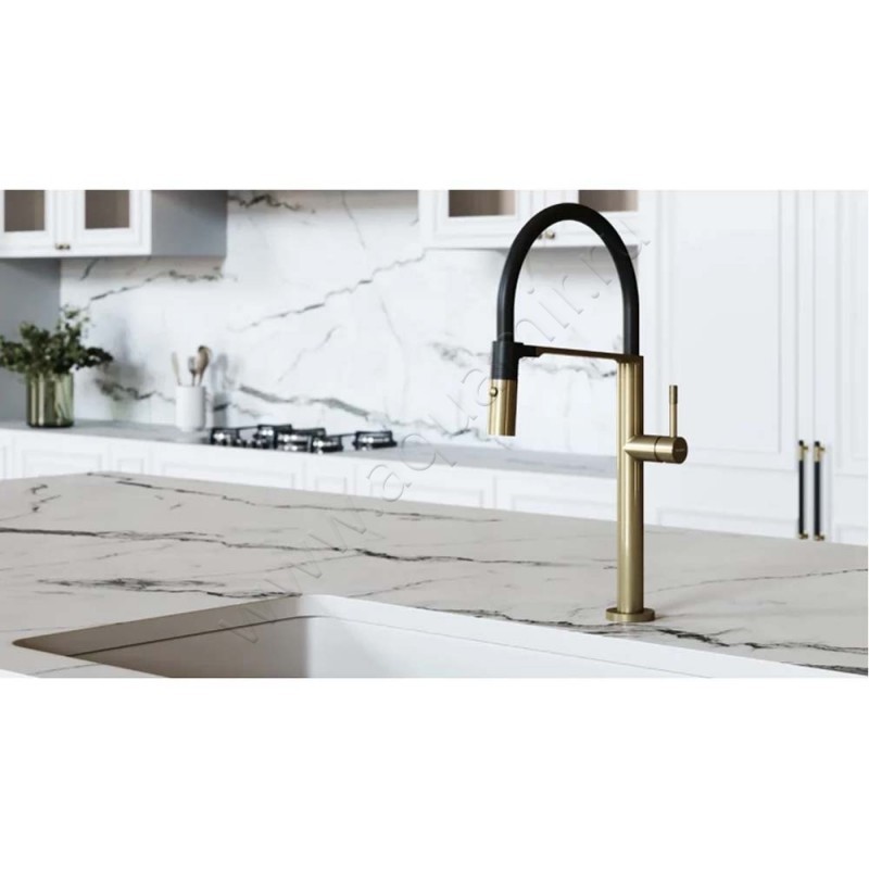 Смеситель для кухни Boheme Uno золото матовое 114MG в интерьере