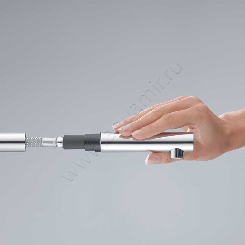 Однорычажный смеситель для кухни Kludi L-LINE S черный/хром матовый 408518775 в интерьере