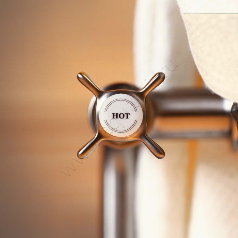 Напольный смеситель для ванны Hansgrohe Axor Montreux 16547000 в интерьере