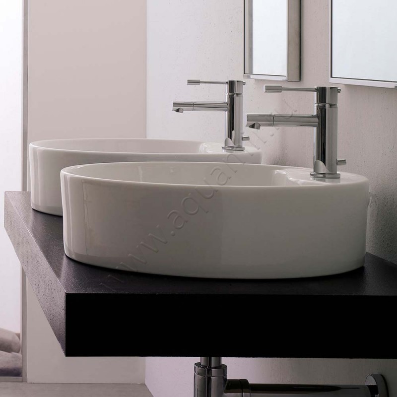 Раковина-чаша накладная с отверстием под смеситель Scarabeo Geo 45 см 8029R в интерьере