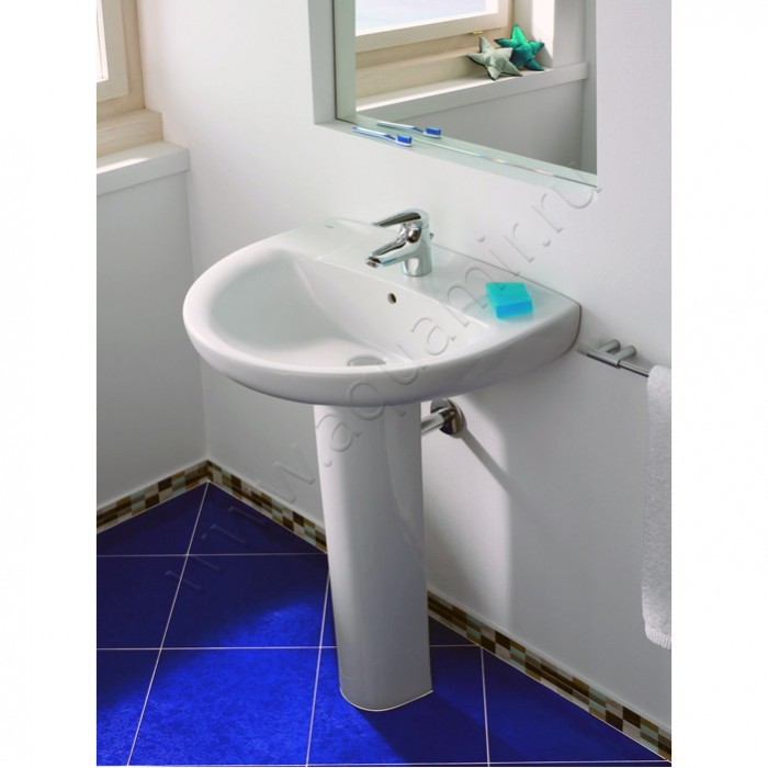 Раковина подвесная Roca Victoria 56 см 732739300Y в интерьере