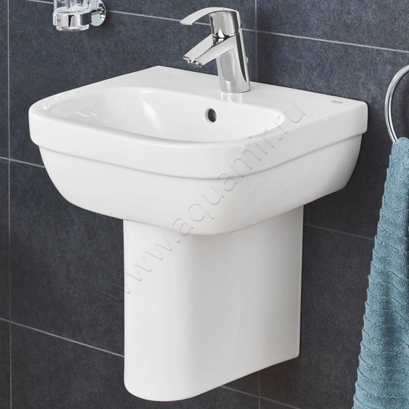 Рукомойник подвесной Grohe Euro Ceramic 44,9 см 39324000 в интерьере