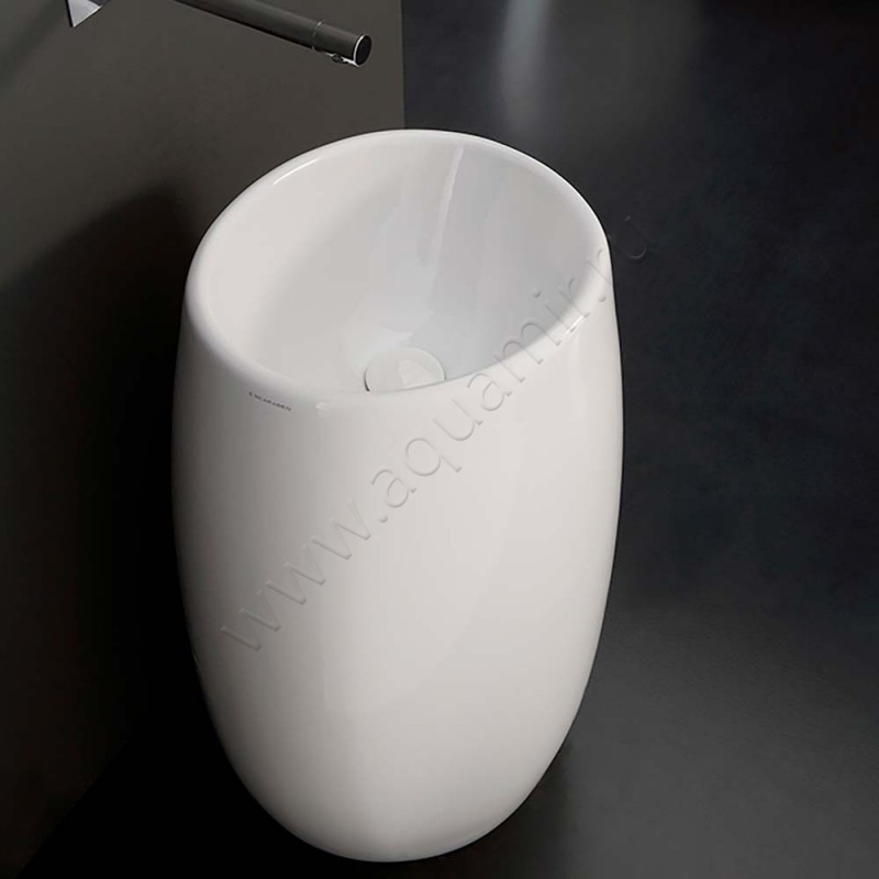 Раковина напольная без отверстий под смеситель Scarabeo Moai 50 см 8603 в интерьере