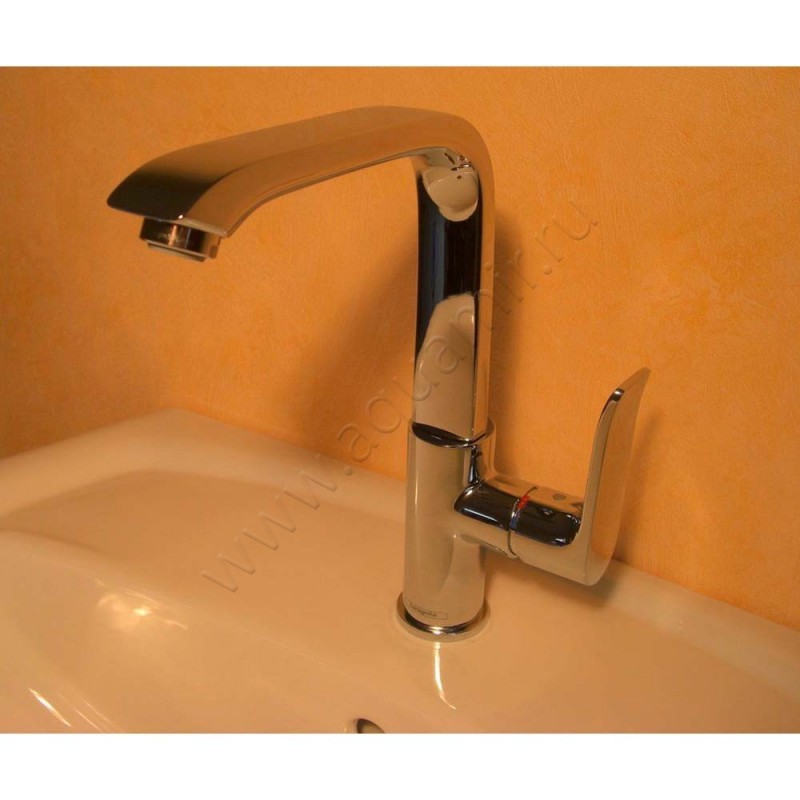 Смеситель для раковины Hansgrohe Metris 31081000 в интерьере