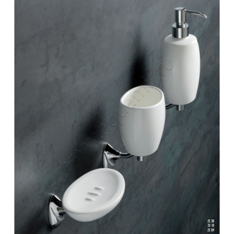 Дозатор Stilhaus Zefiro хром ZE3008BI в интерьере