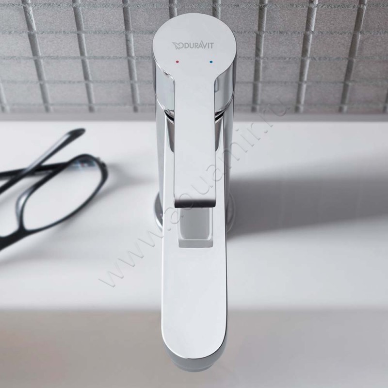 Смеситель для раковины Duravit B.2 B21010001010 в интерьере