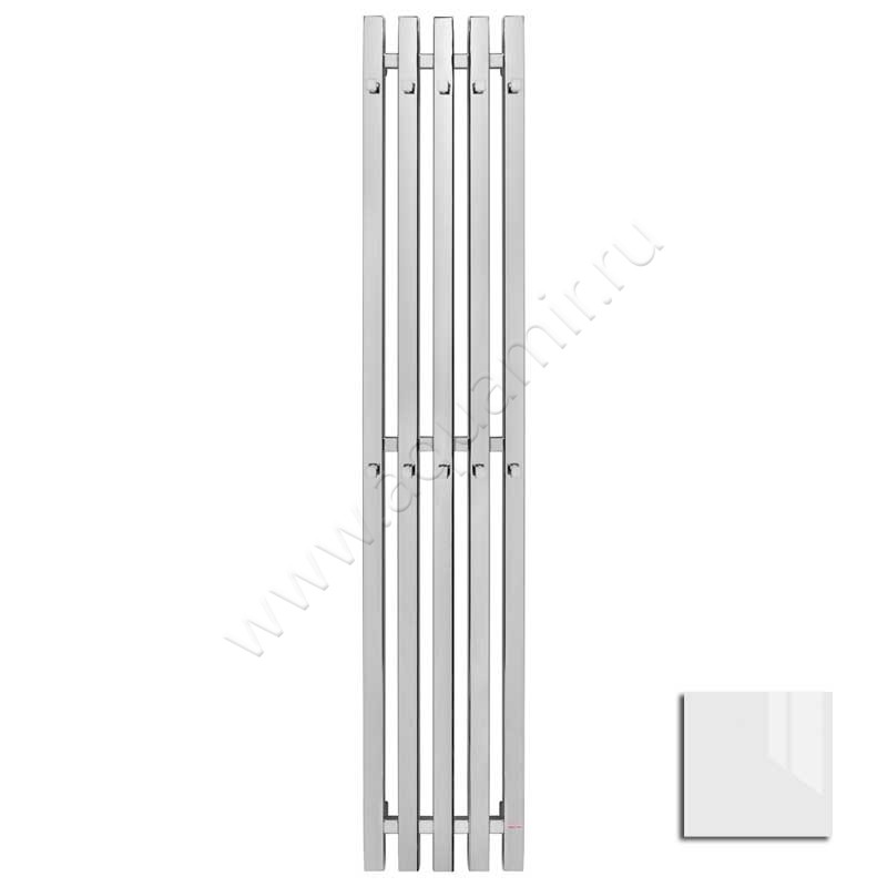 Электрический полотенцесушитель с крючками Grota CORSA белый CORSAEL2301800WHK в интерьере