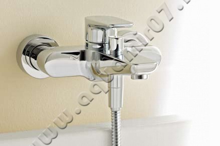 Однорычажный смеситель для ванны/душа Villeroy & Boch Subway 3320093500 в интерьере