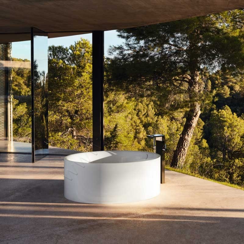 Стальная ванна Bette Pond Silhouette 150x150 6045000CFXXSPLUS в интерьере