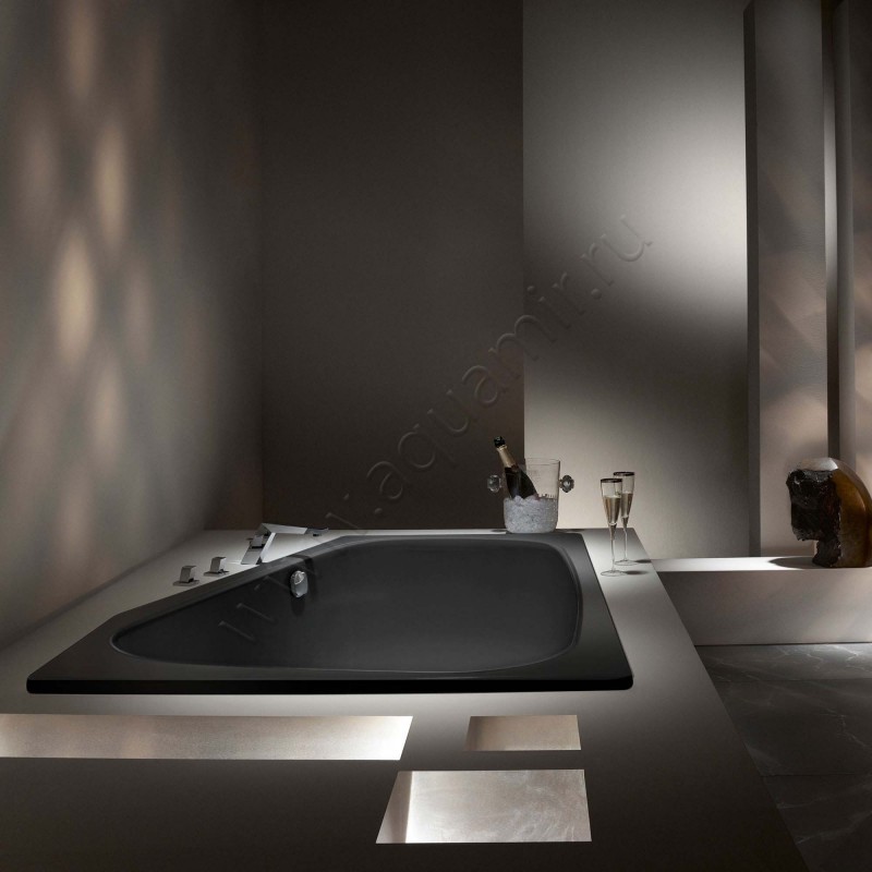 Стальная ванна Kaldewei Plaza Duo 180x120, черная 237200010701 в интерьере