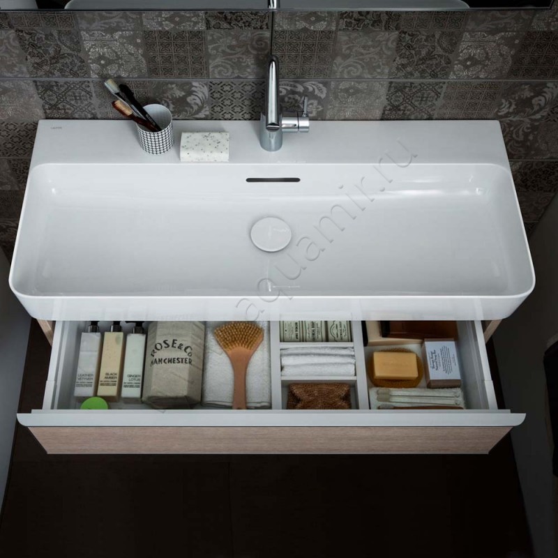 Раковина подвесная Laufen VAL 75 см 8102854001081 в интерьере