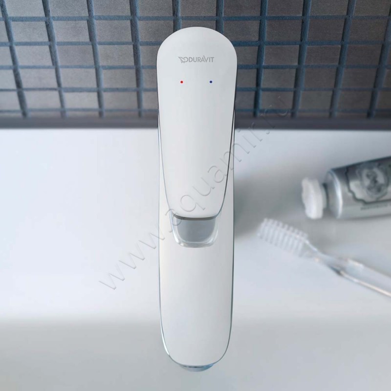 Смеситель для раковины Duravit B.1 B11020001010 в интерьере