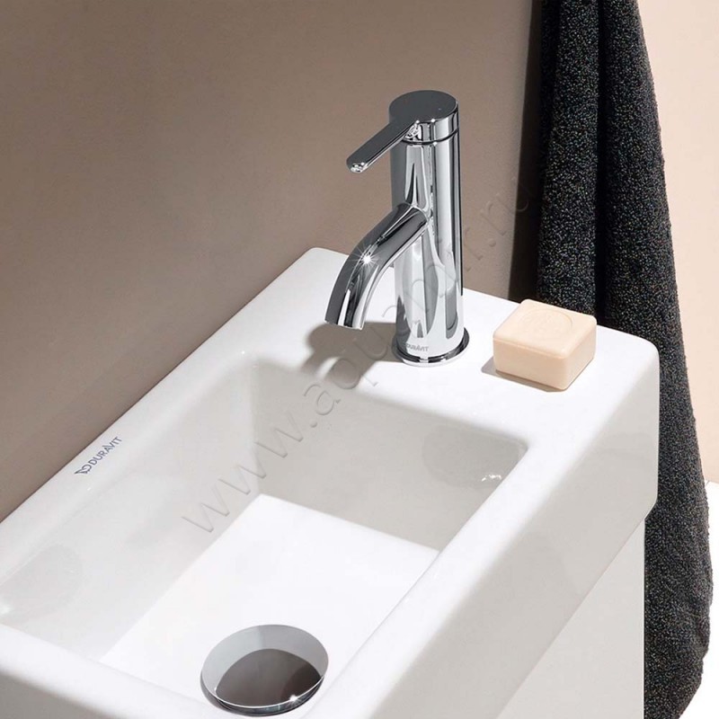 Смеситель для раковины Duravit C.1 C11010002010 в интерьере