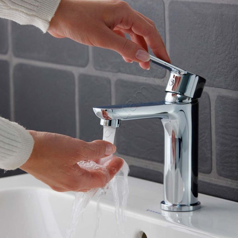 Смеситель для раковины Duravit A.1 A11020002010 в интерьере