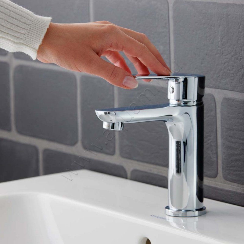 Смеситель для раковины Duravit A.1 A11020002010 в интерьере