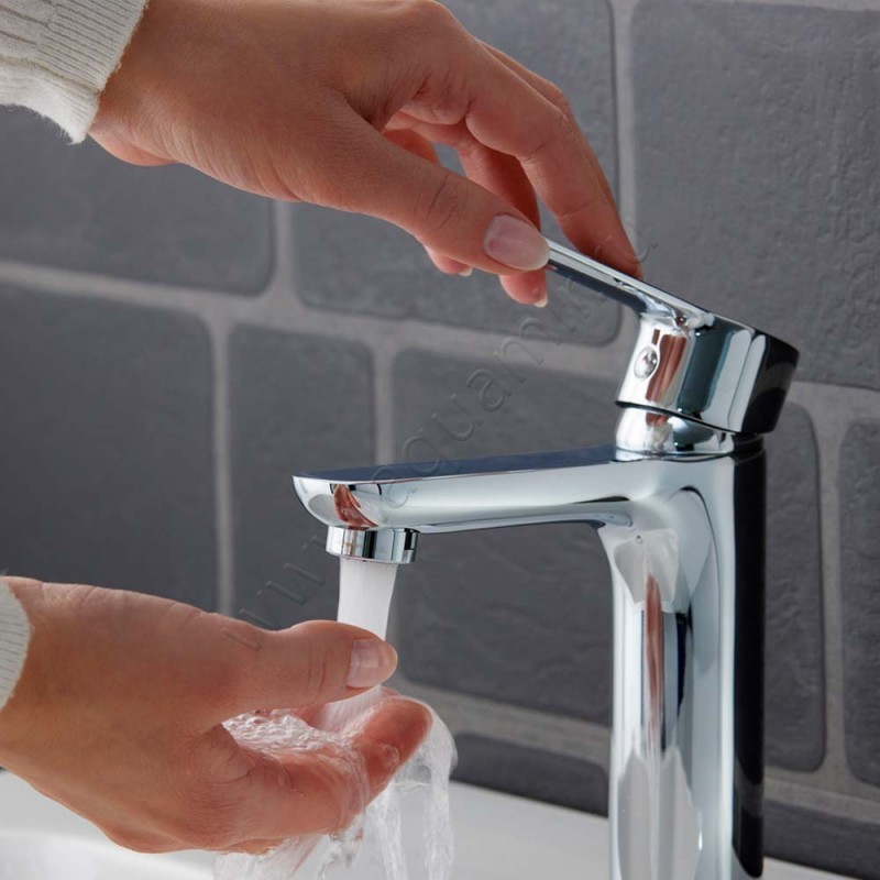 Смеситель для раковины Duravit A.1 A11010002010 в интерьере