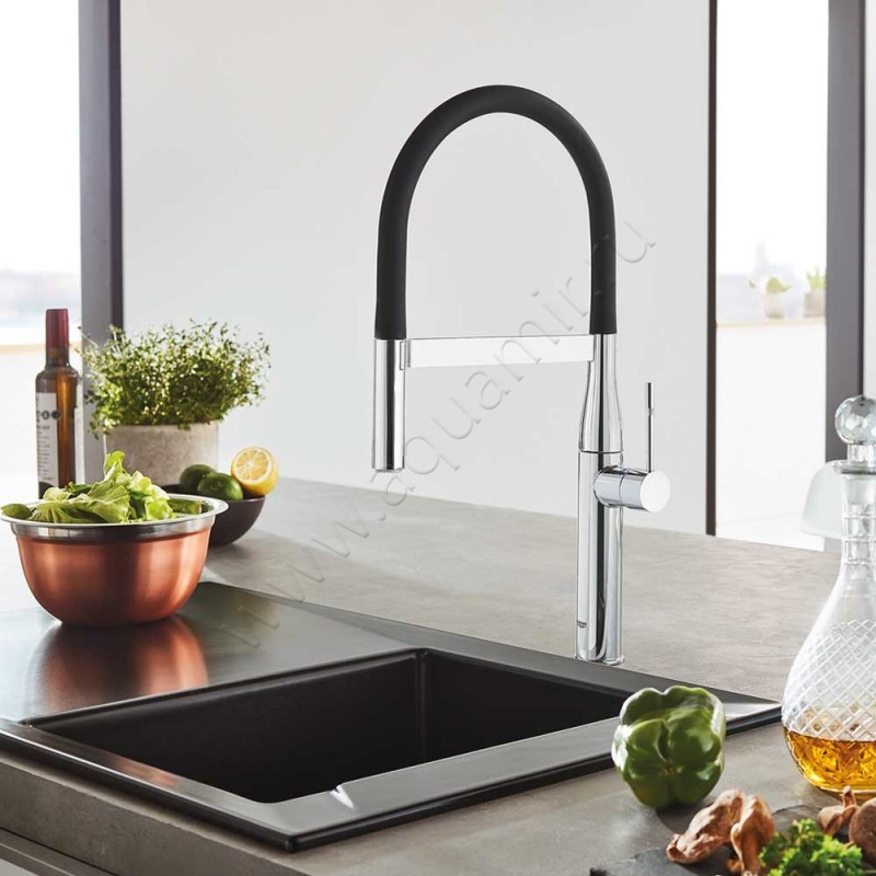 Однорычажный смеситель для кухни Grohe Essence 30294GN0 в интерьере