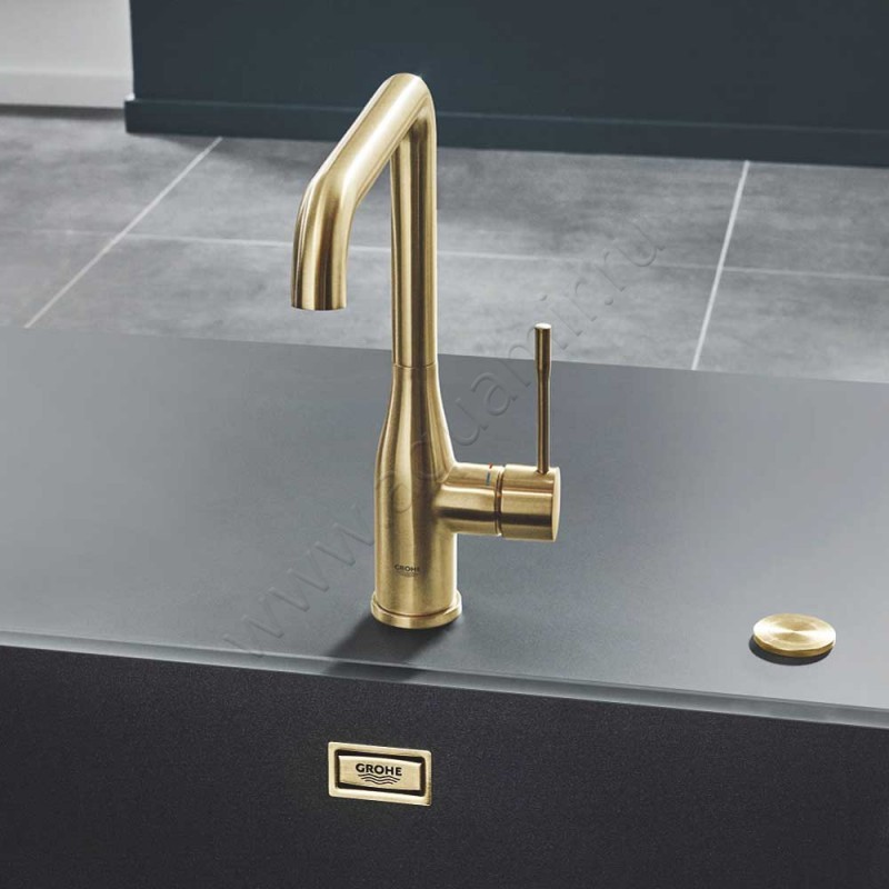 Однорычажный смеситель для кухни Grohe Essence 30269GN0 в интерьере
