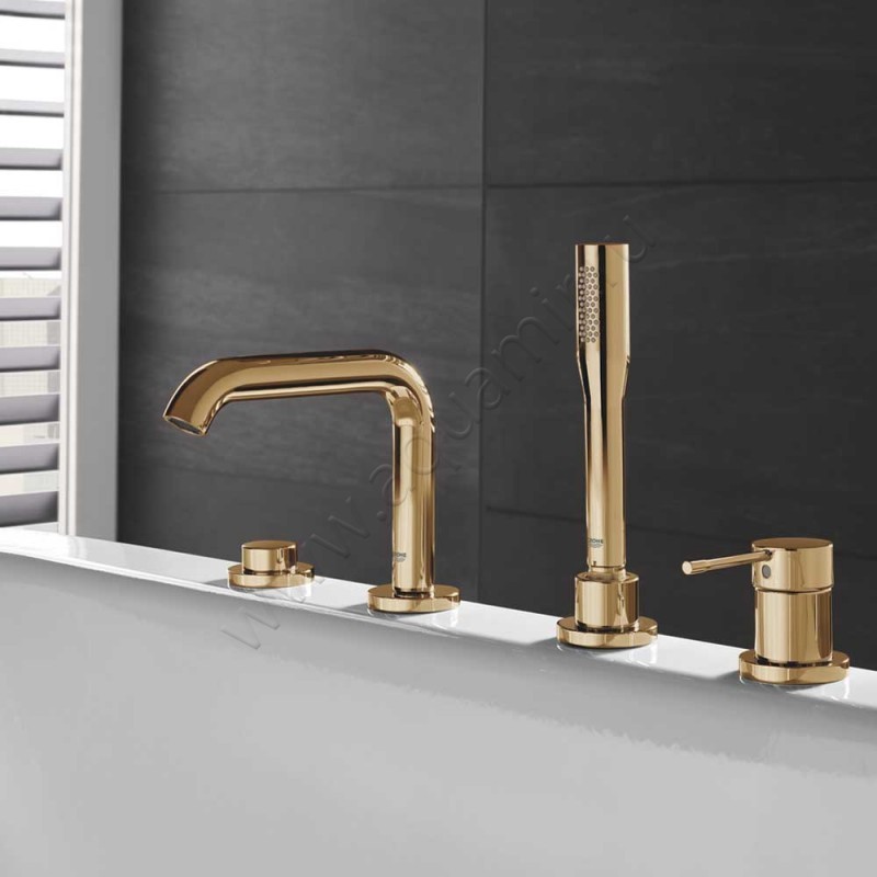 Однорычажный смеситель для ванны Grohe Essence 19578GL1 в интерьере