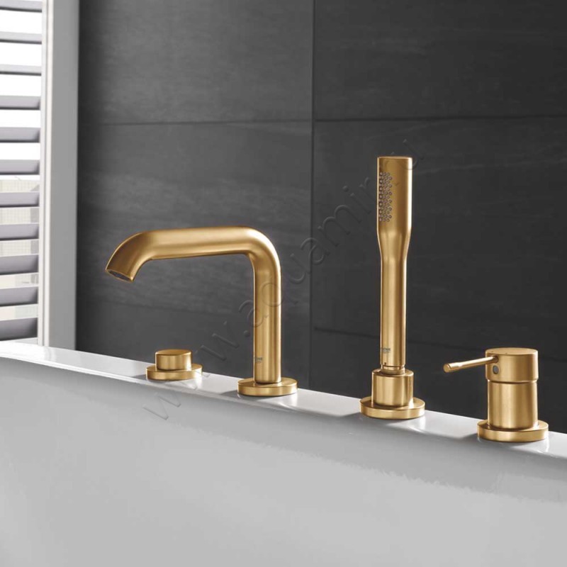 Однорычажный смеситель для ванны Grohe Essence золото матовое 19578GN1 в интерьере