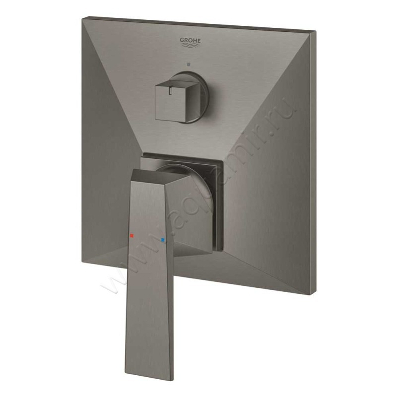 Однорычажный смеситель для ванны/душа Grohe Allure Brilliant 24099AL0 в интерьере