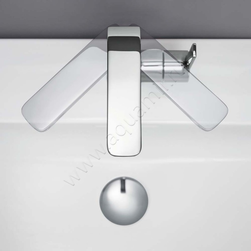 Смеситель для раковины Grohe Lineare New 23296001 в интерьере