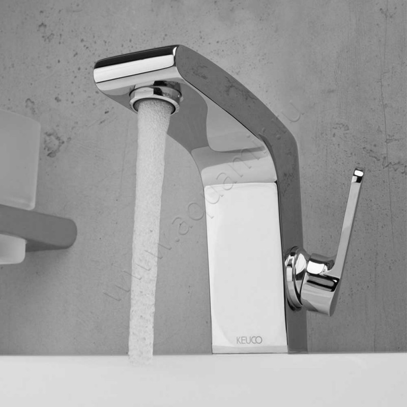 Однорычажный смеситель для раковины Keuco ELEGANCE 51602010000 в интерьере