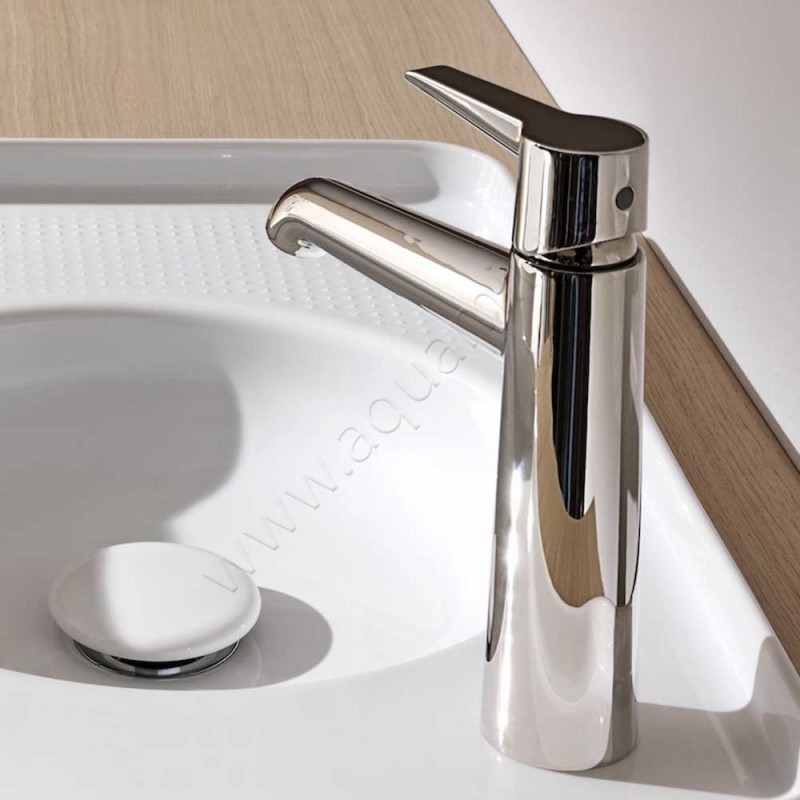 Однорычажный смеситель для раковины Laufen VAL 3113810041201 в интерьере