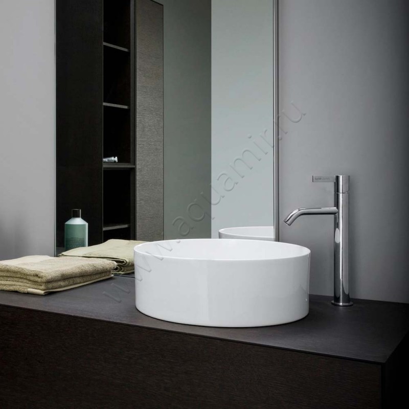 Смеситель для раковины Kartell by Laufen хром 3113380041201 в интерьере