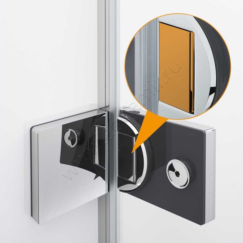 Маятниковая душевая дверь в нишу Huppe Solva pure в серебристом цвете SR2983092375 в интерьере