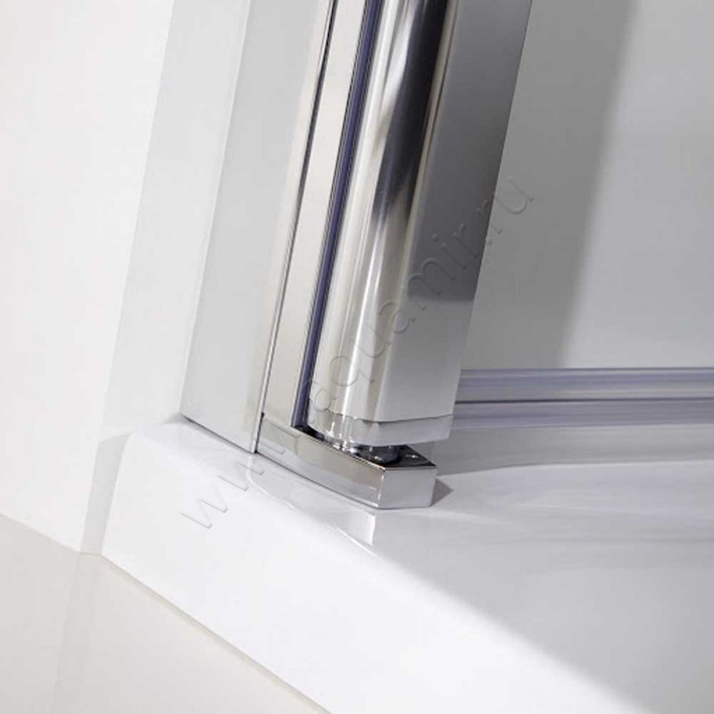 Маятниковая душевая дверь в нишу с фиксированным элементом HSK Favorit Nova в серебристом цвете 1221800150#EdRe в интерьере