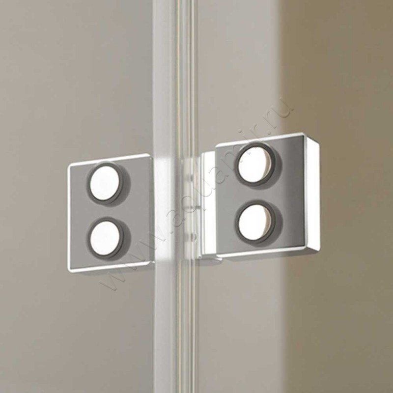 Складная душевая дверь в нишу с фиксированным элементом Kermi Diga в серебристом цвете DI2OR11020VAK в интерьере