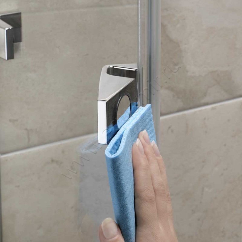 Маятниковая душевая дверь в нишу с фиксированным элементом Kermi Tusca в серебристом цвете TU1OR14020VAK в интерьере