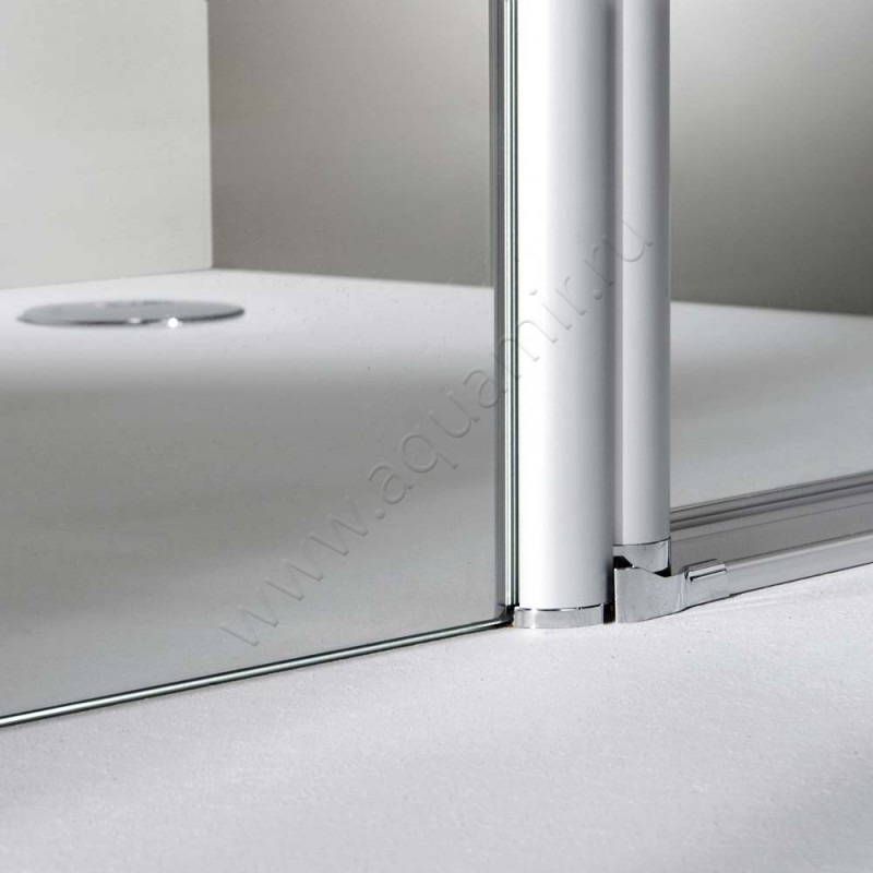 Маятниковая душевая дверь для комбинации с ответной частью Huppe Classics 2 C24006087321 в интерьере