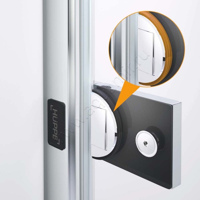 Маятниковая душевая дверь для боковой стенки Huppe Solva pure ST2505092321 в интерьере