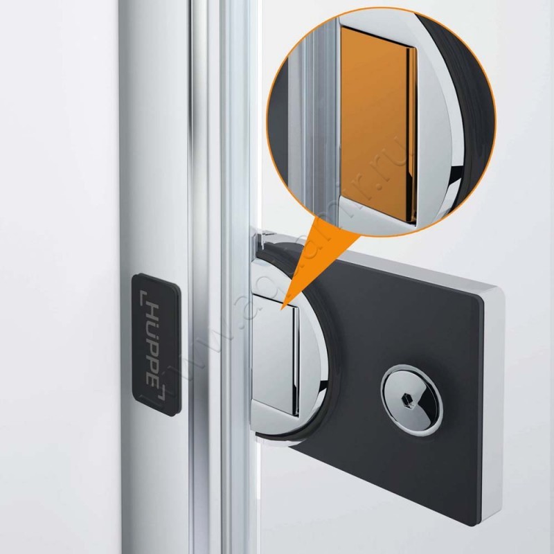 Маятниковая душевая дверь для боковой стенки Huppe Solva pure ST3105092321 в интерьере