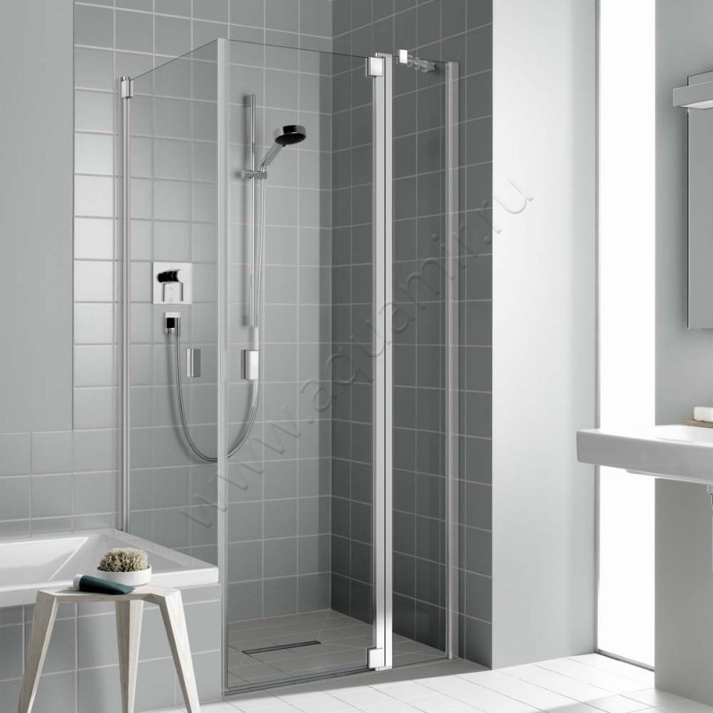 Маятниковая душевая дверь для боковой стенки/боковой двери Kermi Raya RA1NR10020VPK в интерьере