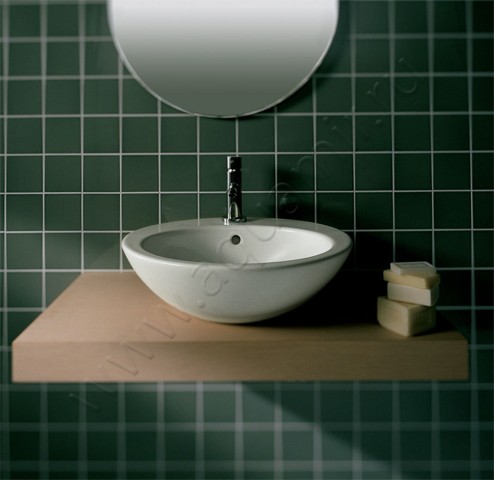 Раковина-чаша накладная с отверстием под смеситель Hatria Happy Hour 37,5 см 00Y0M601 в интерьере