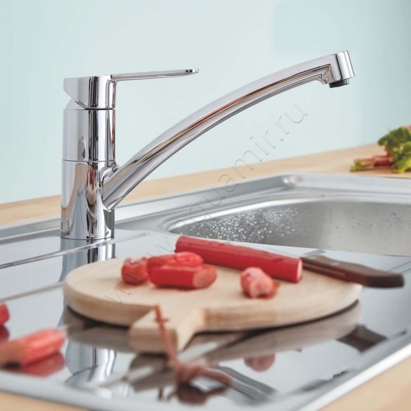 Однорычажный смеситель для кухни Grohe BauEco хром 31680000